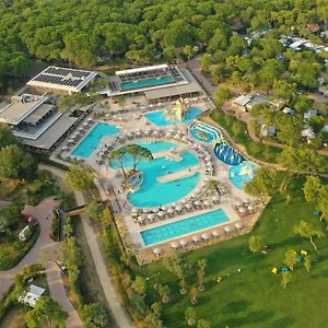 Kompleks wypoczynkowy Mediterraneo Village *****